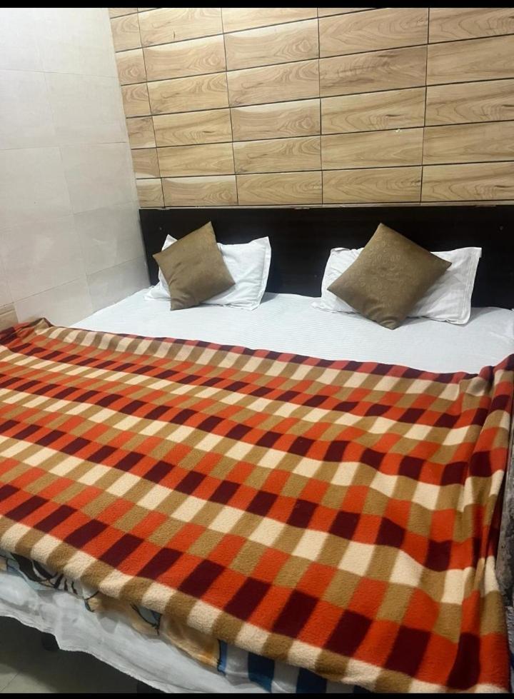 Arora Guest House Amritsar Bagian luar foto