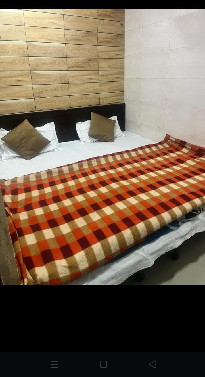 Arora Guest House Amritsar Bagian luar foto