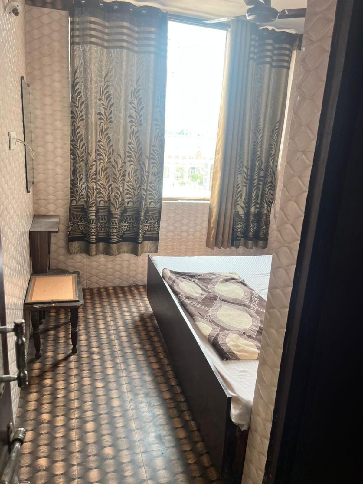 Arora Guest House Amritsar Bagian luar foto